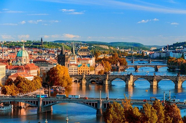 kaskáda mostů v Praze na Vltavě